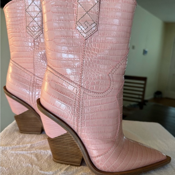 Pink Croc-Embossed Women's Boots - Picture 6 of 8